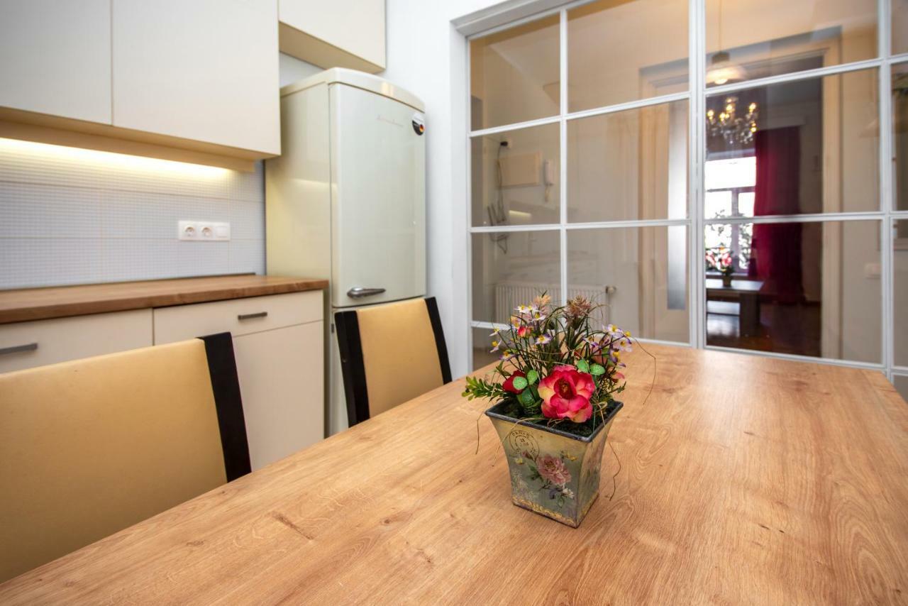 Gio'S Apartment Тбилиси Экстерьер фото